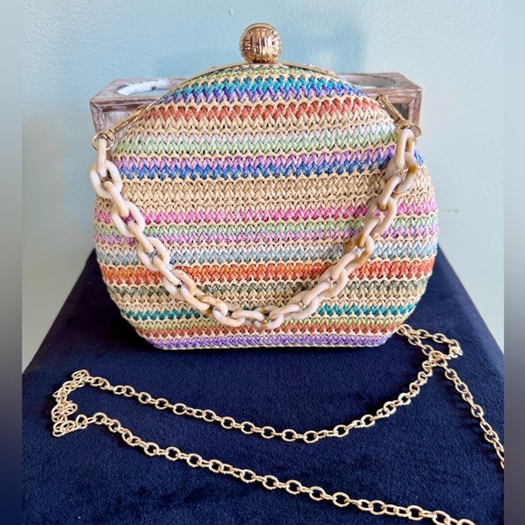 Handbags - NWOT Spring bag with interchangeable long or short chains perfect for Easter